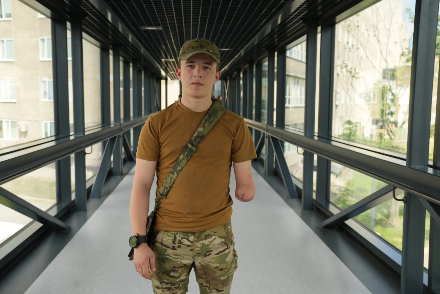 20-річному військовому з Житомира, який втратив руку під час Курської операції, встановили біонічний протез